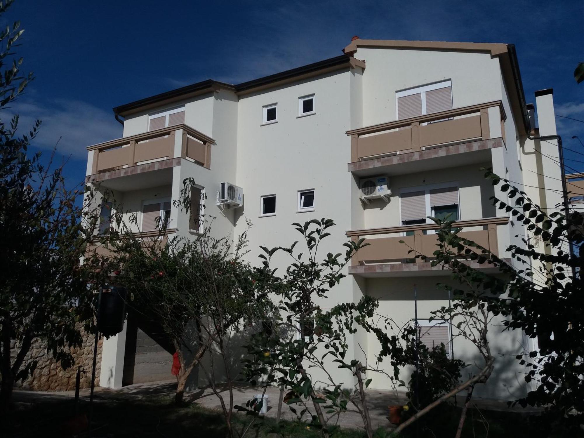 Apartments Monika Nin Esterno foto